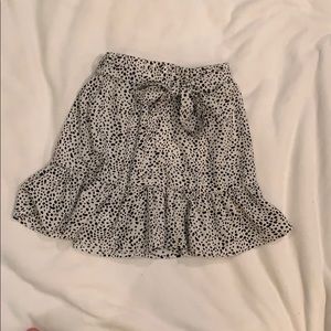 It’s a white skirt with black dots from shein